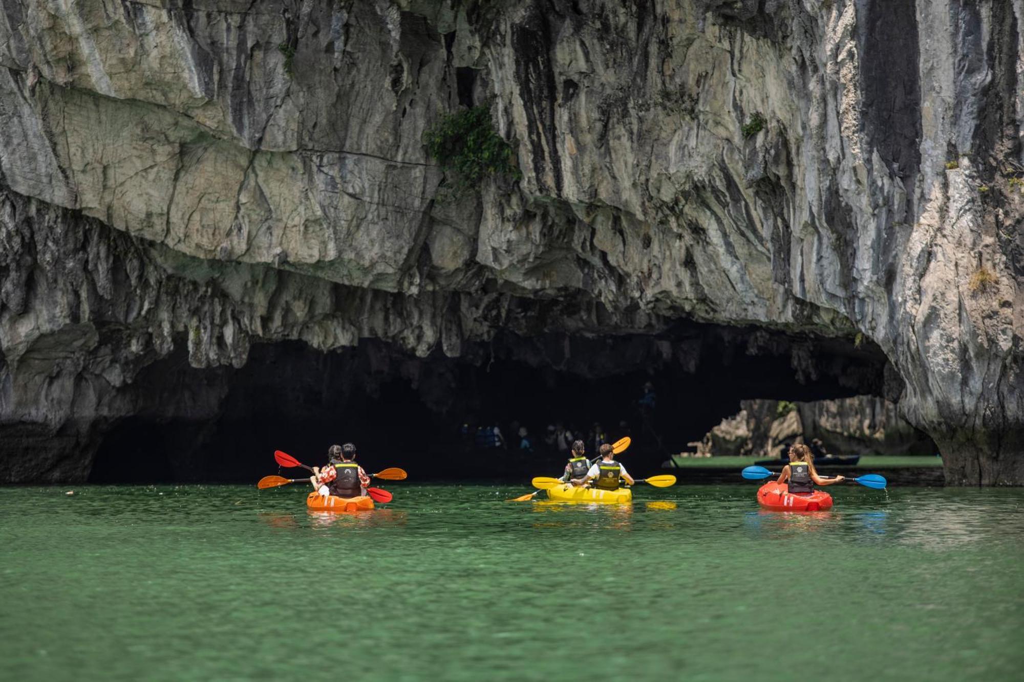 Ambassador Cruise Halong Bay Hotell Ha Long Exteriör bild